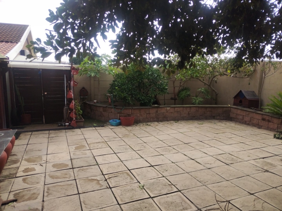 7 Bedroom Property for Sale in Brackenfell Central Western Cape